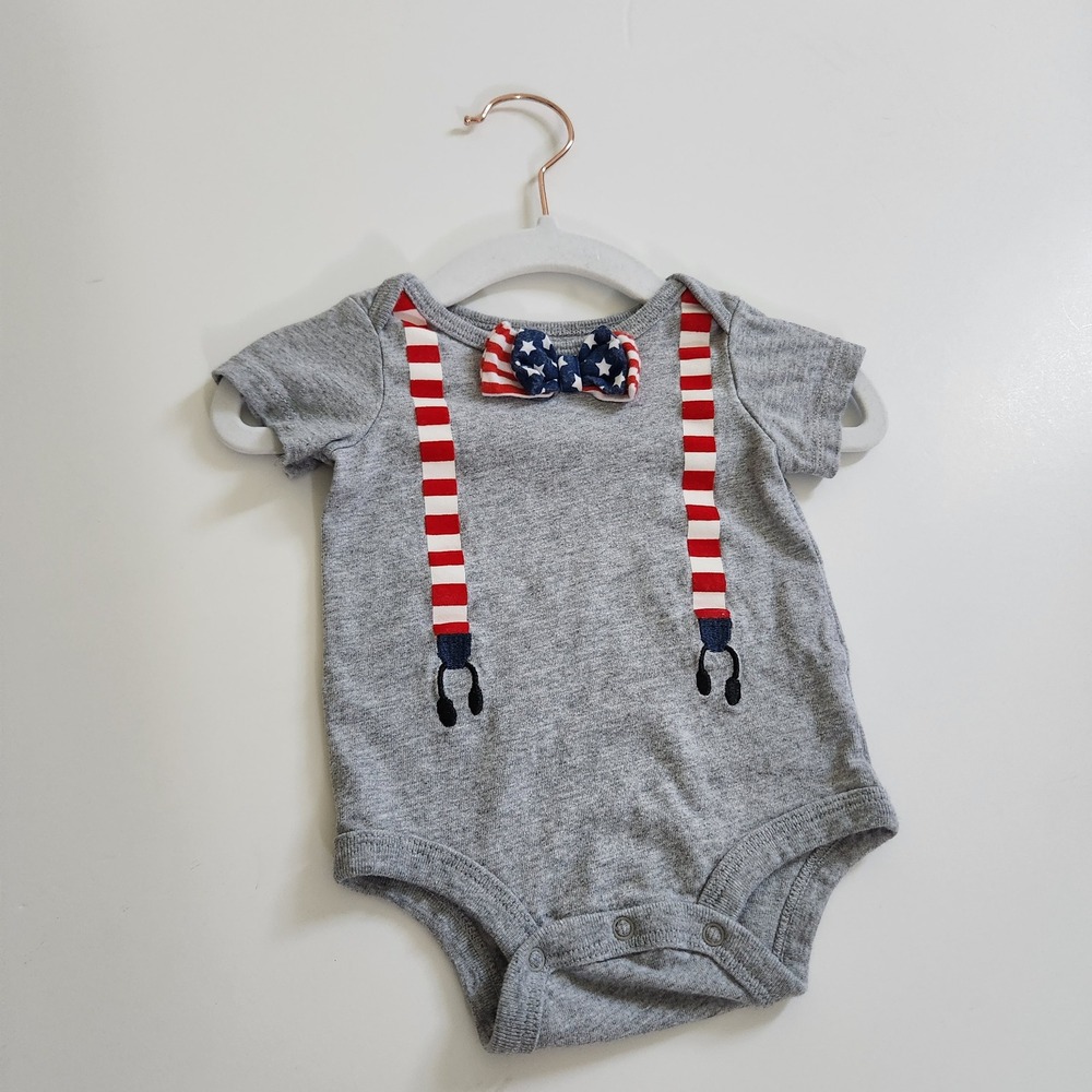 Baby Boy 4th of July Patriotic Bow Tie Suspenders print Bodysuit size 0-3M‎